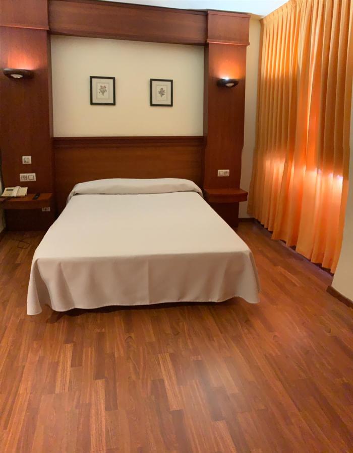 Hotel Barreiro Leira Ngoại thất bức ảnh