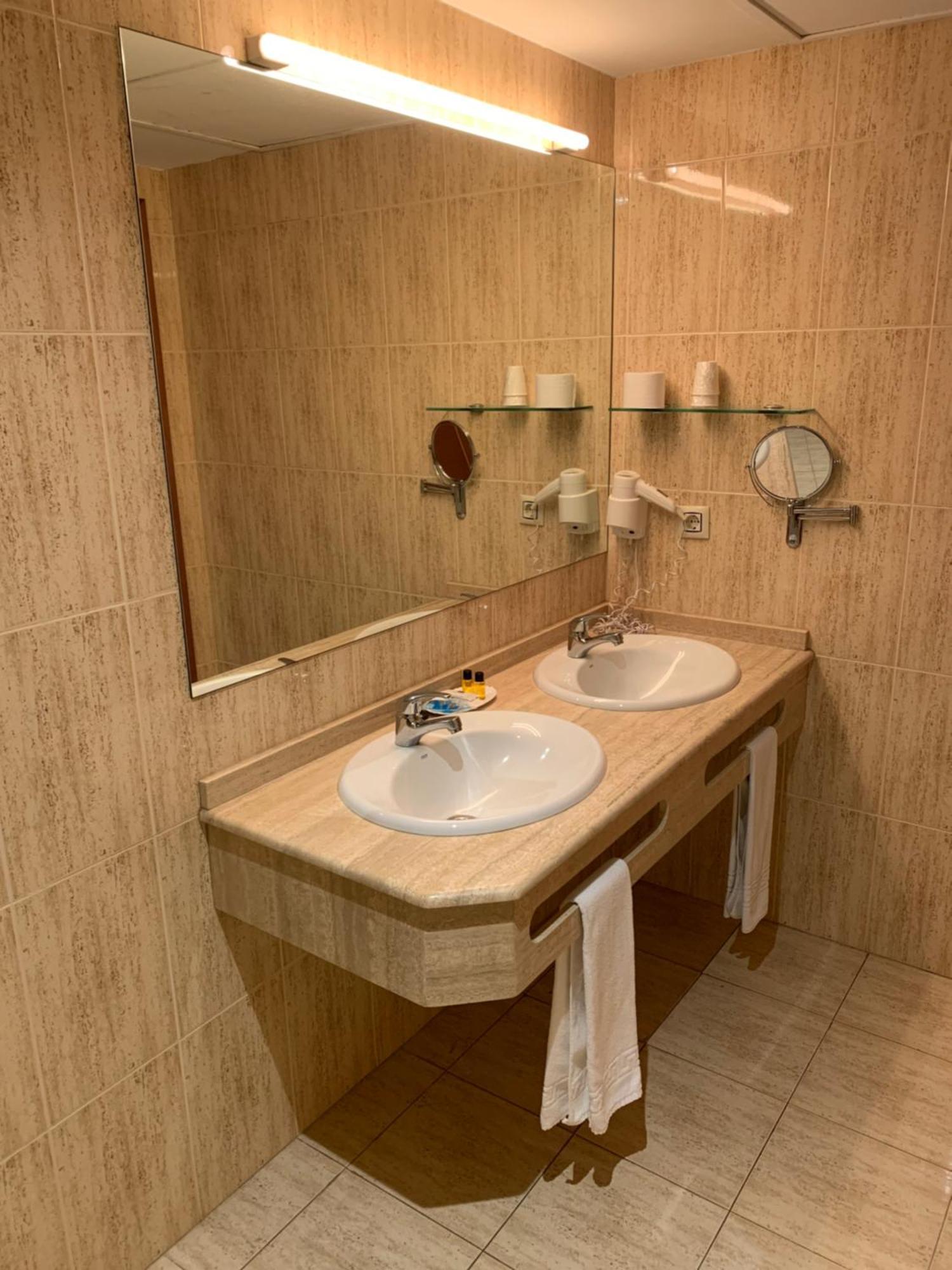 Hotel Barreiro Leira Ngoại thất bức ảnh